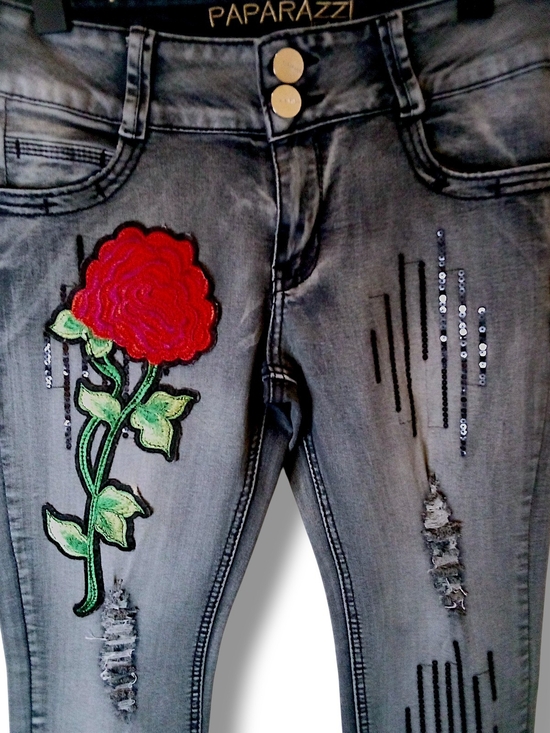 paparazzi Denim - Paparazzi Women's Gray Distressed Jeans with Red Rose Patch